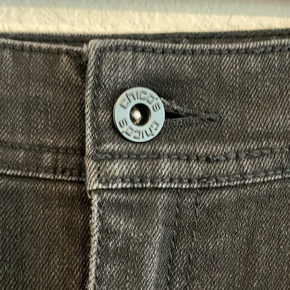 Chico's Women's Denim Jeans Size Medium Black Stretch Cropped Contemporary - Picture 7 of 15